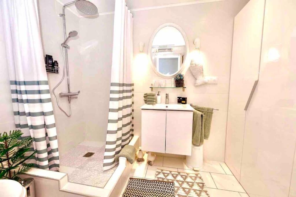 Vila Cute Tiny House Rafína Exteriér fotografie